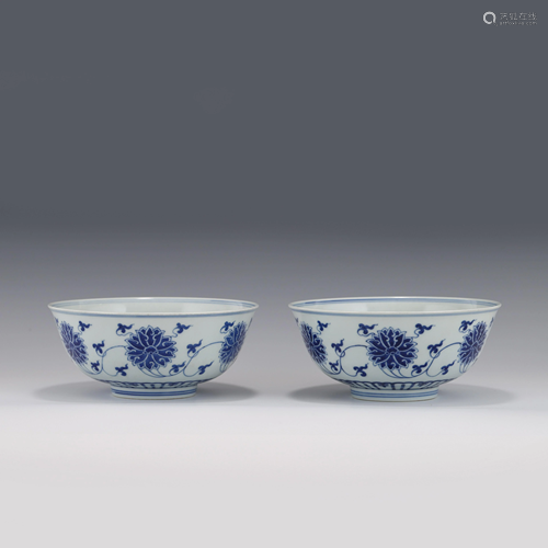 PAIR BLUE & WHITE FLORAL MEDALLIONS PORCELAIN BOWLS