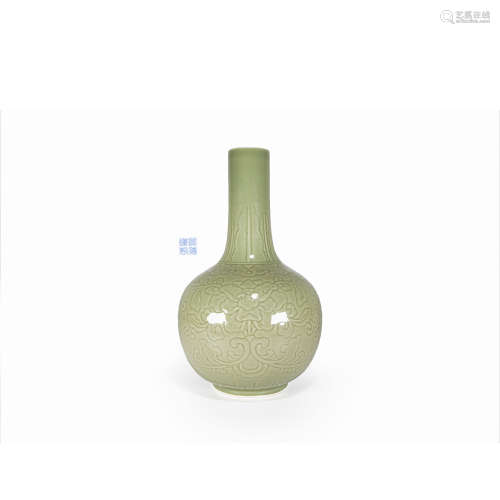 創匯期 景德鎮製款青釉纏枝牡丹紋天球瓶