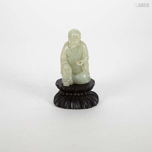 清中期 白玉雕持經羅漢坐像