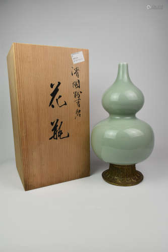 Mid-Qing Dynasty--Pink Celadon Glazed Gourd Vase