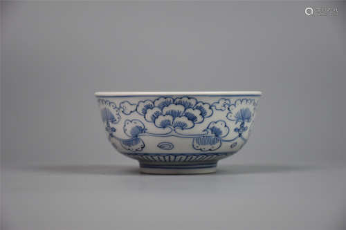Qing-light blue and white peony pattern bowl