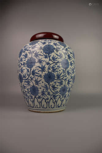 Wanli of Ming Dynasty--A large jar of blue and white lotus w...