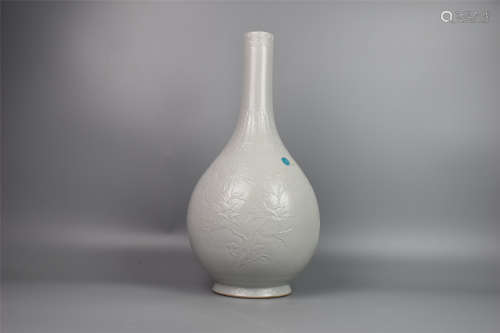 Qianlong Period of the Qing Dynasty--White Glazed Three-Duod...