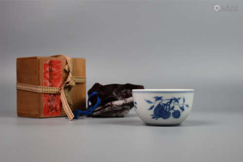 Qing Xianfeng Official Kiln--Blue and White Sanduo Cup