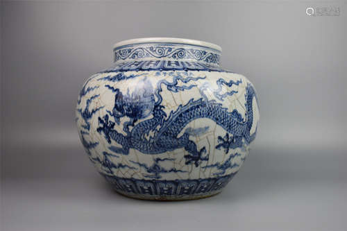 Ming Dynasty Xuande-Blue and White Dragon Pattern Large Jar