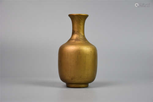 Early Qing Dynasty--Golden Color Small Bottle