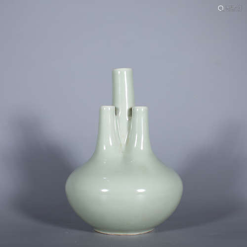 Qing Dynasty-Qianlong Bean Celadon Glazed Five-hole Vase