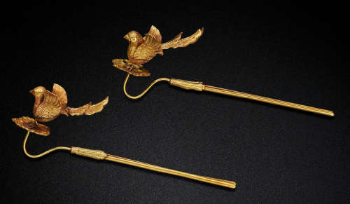 A PAIR OF GOLD PHOENIX HAIRPINS, FENGCHAI Liao Dynasty