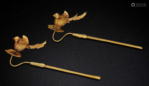 A PAIR OF GOLD PHOENIX HAIRPINS, FENGCHAI Liao Dynasty