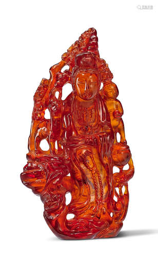 AN AMBER 'GUANYIN AND CHILD' GROUP Mid-Qing Dynasty