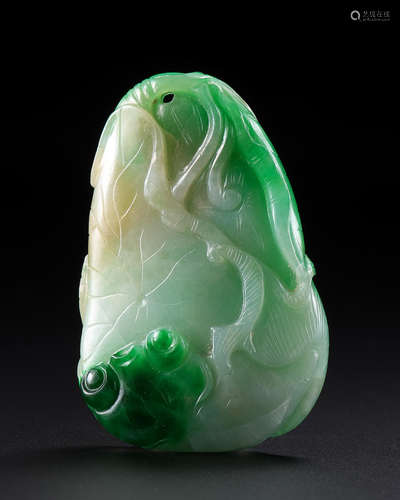 A JADEITE 'LOTUS LEAVE AND FISH' PENDENT 18th/19th century