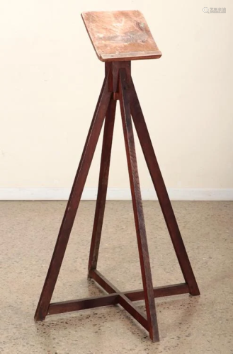 FRENCH OAK EASEL WITH ADJUSTABLE TOP C.1900