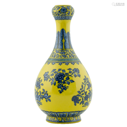 YONGZHENG FAMILLE JAUNE FRUIT ABUNDANT PEAR VASE