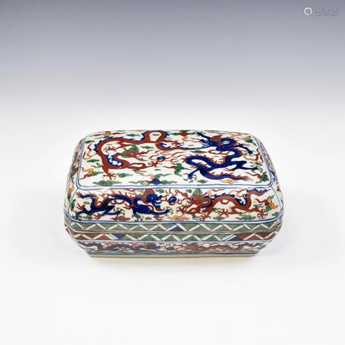 WANLI WUCAI DRAGON LIDDED BOX