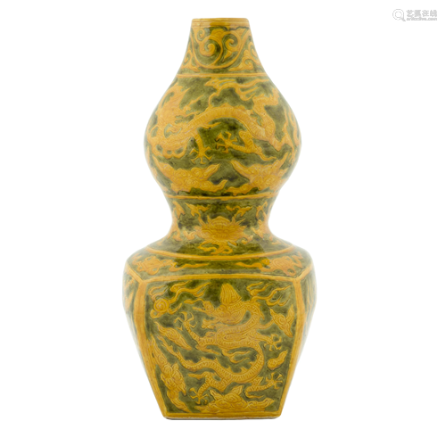 WANLI SQUARED DOUBLE GOURD VASE