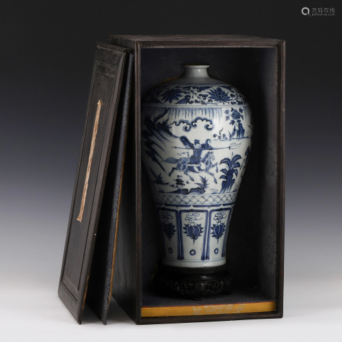 BLUE & WHITE MEIPING JAR IN WOODEN BOX
