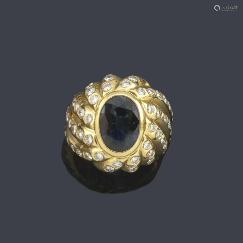 Ring with oval cut sapphire of approx. 2.00 ct with