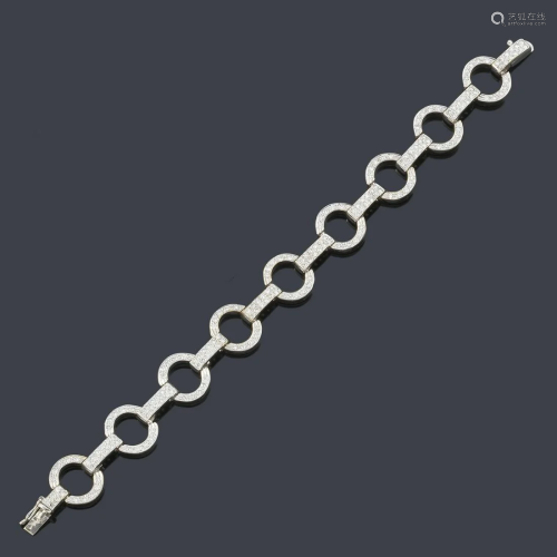 Bracelet with circular links and studs with diamonds of