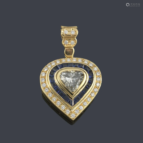 Heart-shaped pendant with a central diamond of approx.