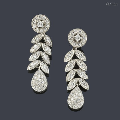 Long earrings with diamonds of approx. 2.66 ct total in