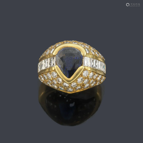 Ring with knob-cut sapphire of approx. 2.25 ct with