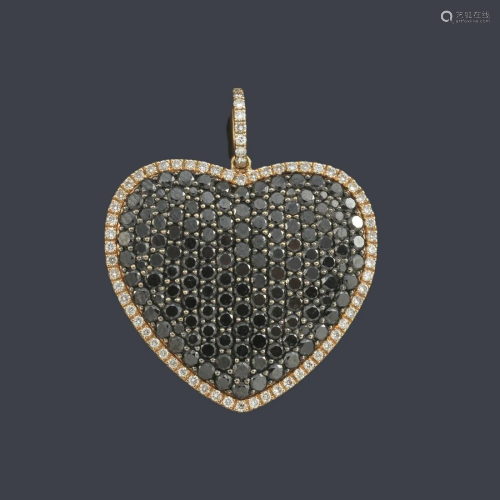 Heart-shaped pendant with black diamond pavé and a