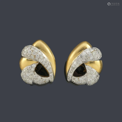 Short earrings in 18K white and yellow gold with