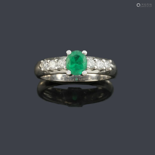 Ring with central oval cut emerald of approx. 0.60 ct