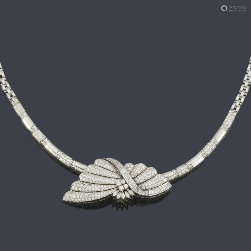 Necklace with brilliant cut diamonds, baguette, trapeze
