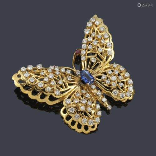 Pendant in the shape of a butterfly with diamonds