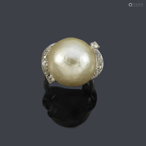 Mabe pearl ring with old-cut diamonds in 18K white