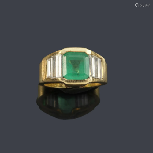 Ring with central emerald of approx. 1.20 ct with