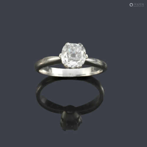 Solitaire with antique cushion cut diamond of approx.