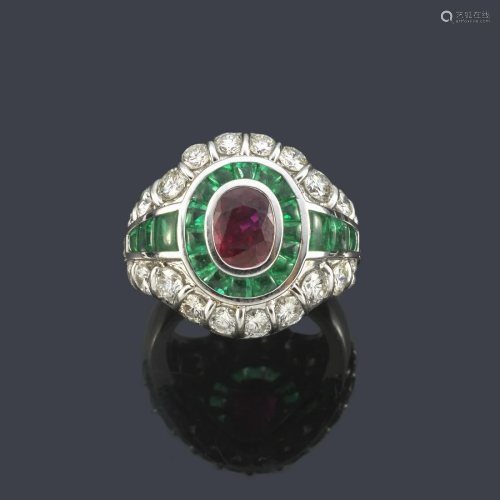 Ring with oval cut ruby of approx. 1.50