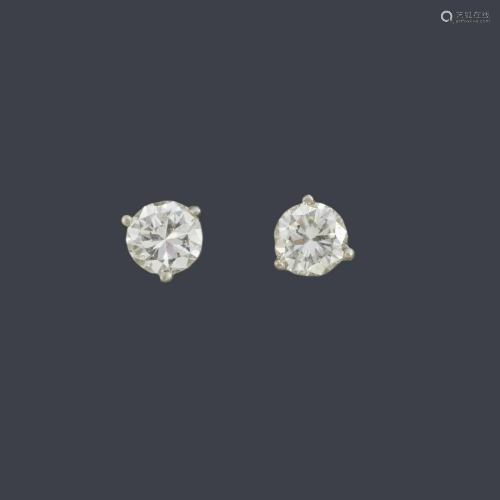 Sleepers with a pair of diamonds of approx. 0.80 ct in