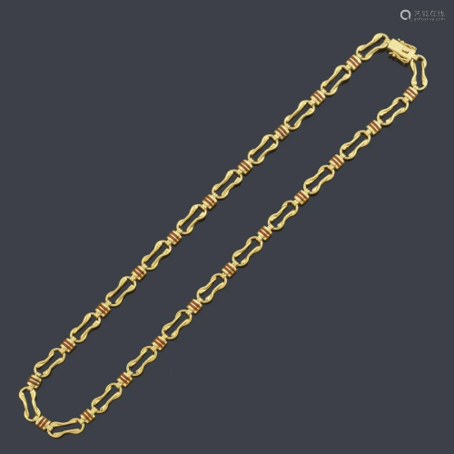 Chain with oval links interspersed with pins with two