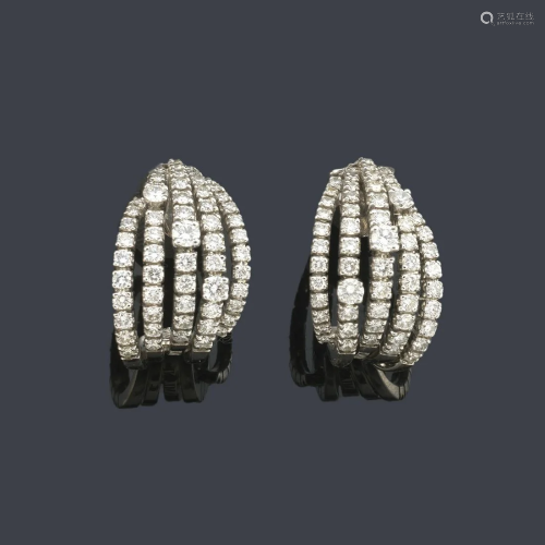 Earrings with curved bands of brilliants of approx.