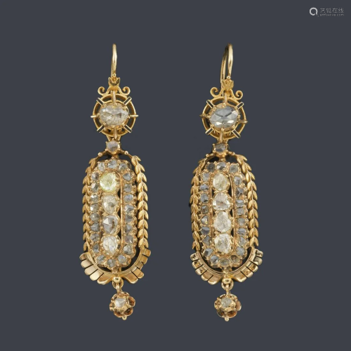 Long earrings with rose cut diamonds in 18K yellow gold