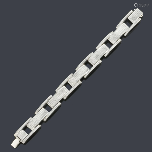 Articulated bracelet with rectangular links studded