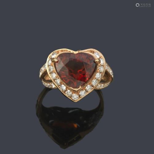 Ring with espesartine garnet, heart cut of approx. 4.78