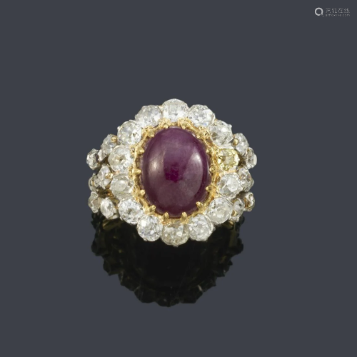 Ring with cabochon cut ruby of approx.