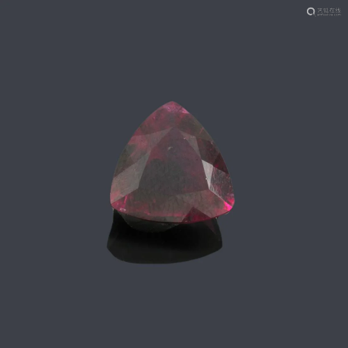 Trillion cut rubellite tourmaline of 6.75 ct.