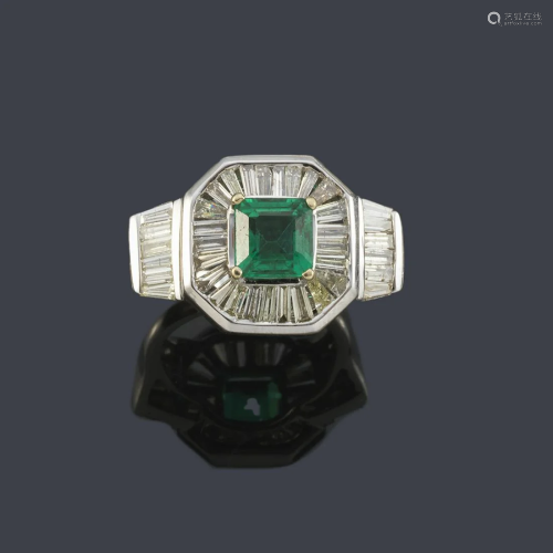 Ring with central emerald of approx. 1.93 ct with a