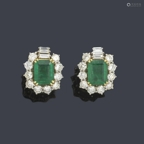 Short earrings with a pair of emeralds of approx. 1.85