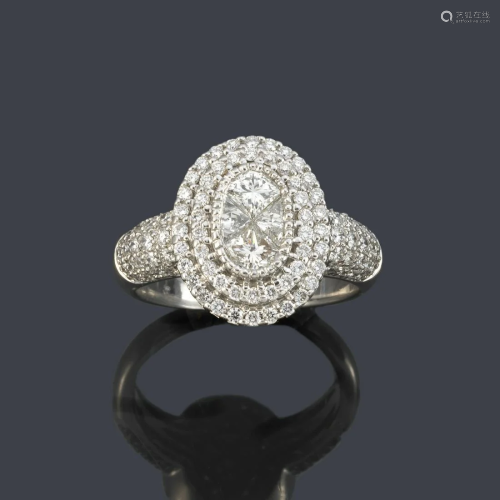 Ring with brilliant cut and fantasy diamonds of approx.