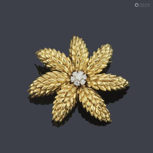 TIFFANY & Co Flower-shaped brooch-pendant with