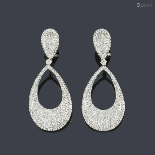 Long earrings with diamond pavé of approx. 4.44 ct