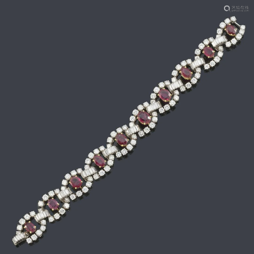 Articulated bracelet with oval cut rubies of approx.