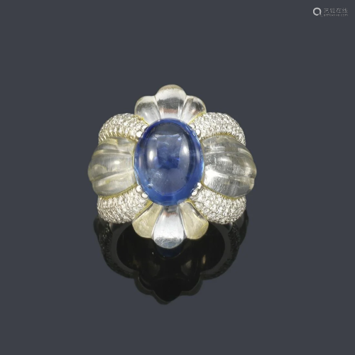 LUIS GIL Ring with sapphire in cabochon of approx.