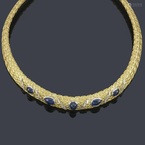 Articulated necklace with five cabochon sapphires of